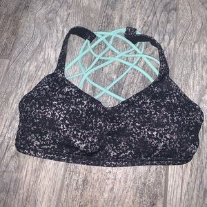 LULULEMON SIZE 4 SPORTS BRA